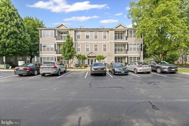 121 Kyle Way in Ewing, NJ - Foto de edificio - Building Photo