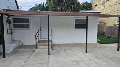 425 Ardmore Rd in West Palm Beach, FL - Building Photo - Building Photo