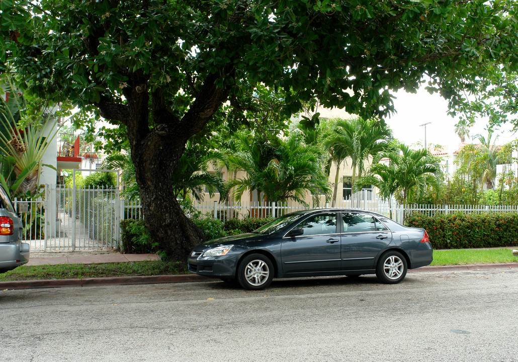 625 Meridian Ave in Miami Beach, FL - Foto de edificio