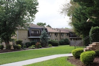 Hampshire Court Apartments in Plainfield, NJ - Building Photo - Building Photo