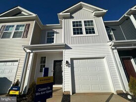 104 Baker Dr in Luray, VA - Building Photo