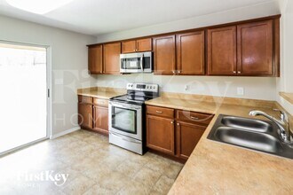 114 Prato Palma, Unit 3 in San Antonio, TX - Foto de edificio - Building Photo