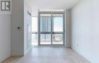 8 Eglinton Ave E in Toronto, ON - Building Photo - Building Photo