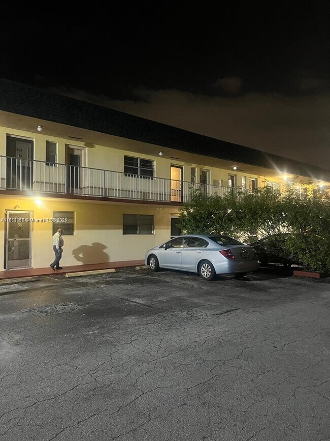 19305 NE 2nd Ave in Miami, FL - Building Photo - Building Photo