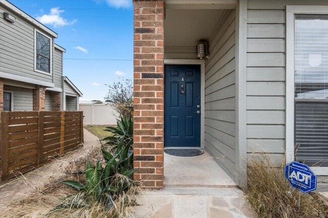 2018 W Rundberg Ln, Unit 611 in Austin, TX - Building Photo - Building Photo