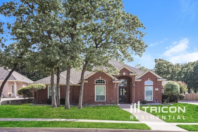 property at 716 Lakeview Dr