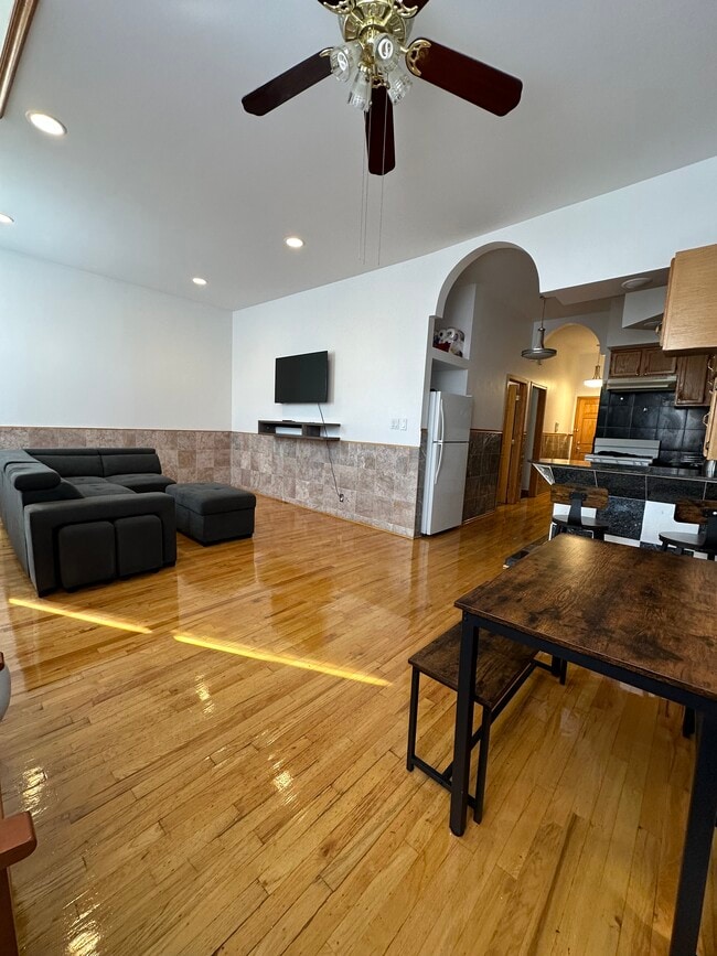1521 W Walton St, Unit #2 in Chicago, IL - Foto de edificio - Building Photo