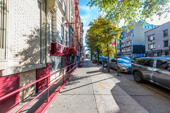 623 Metropolitan Ave in Brooklyn, NY - Building Photo - Building Photo