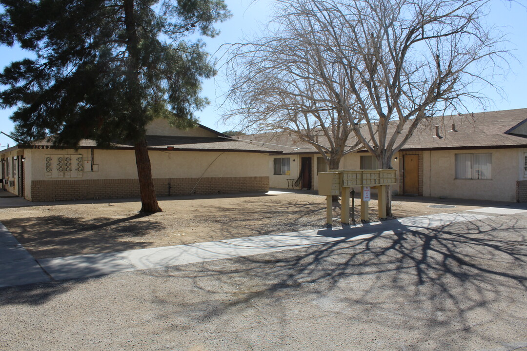 11661 White Ave in Adelanto, CA - Building Photo