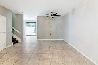 9077 W 33rd Ave in Hialeah, FL - Building Photo - Building Photo