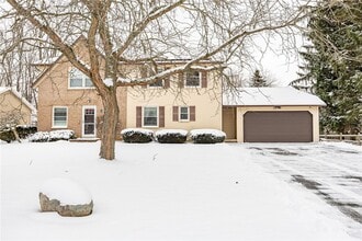 16 Sanders Farm Dr in Penfield, NY - Building Photo - Building Photo