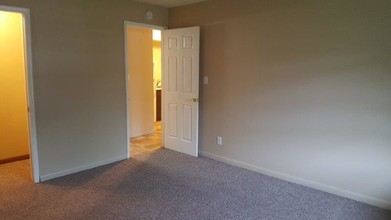 Quincy Village Apartments in Quincy, IL - Building Photo - Building Photo