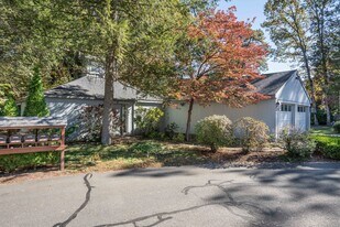 1 Morningside Ct in Avon, CT - Building Photo