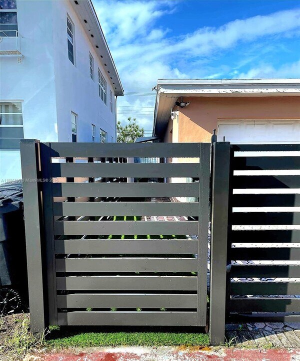 657 82nd St in Miami Beach, FL - Building Photo