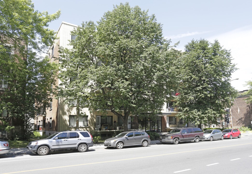 2915 Édouard-Montpetit in Montréal, QC - Building Photo