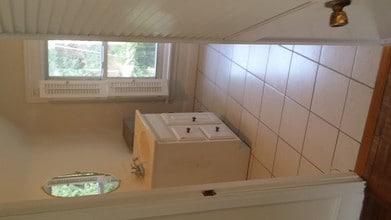 150 Elizabeth St, Unit #2 in Conshohocken, PA - Foto de edificio - Building Photo