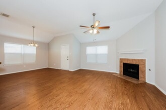 3020 Meadowbrook Dr in Grand Prairie, TX - Building Photo - Building Photo