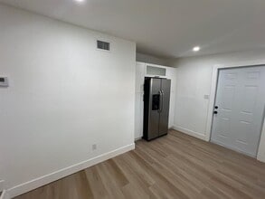 10540 NW 28th Ave in Miami, FL - Building Photo - Building Photo