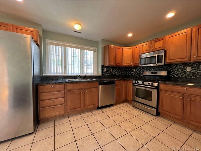 7 Fenwick Pl in Norwalk, CT - Building Photo - Building Photo