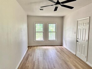 1421 S Scullin Ave in Denison, TX - Building Photo - Building Photo