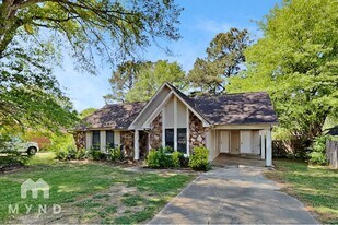 8401 Southernwood Cove in Southaven, MS - Building Photo