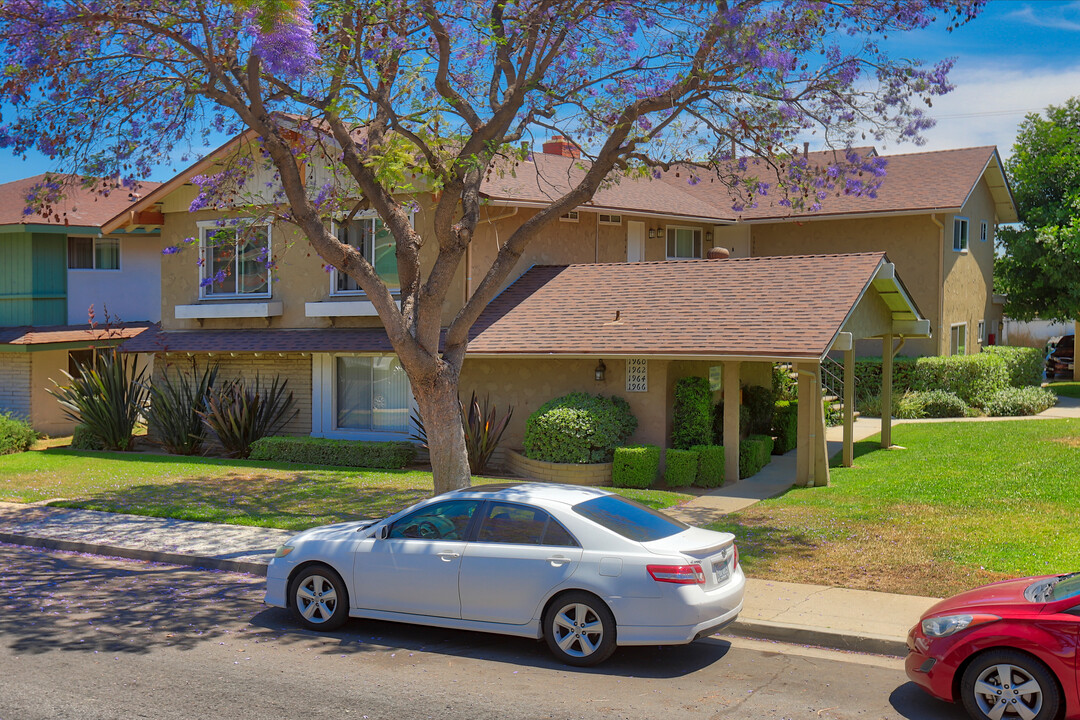 1960 Evergreen St in La Verne, CA - Building Photo