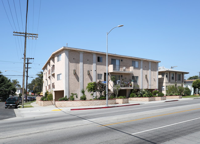 4261 S Centinela Ave in Los Angeles, CA - Building Photo - Building Photo