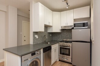 511 W Belmont Ave in Chicago, IL - Building Photo - Building Photo
