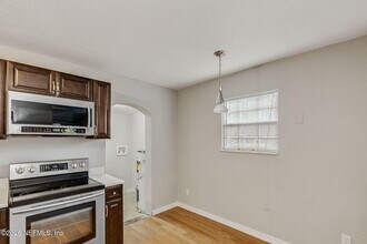 4472 Melvin Cir E in Jacksonville, FL - Building Photo - Building Photo