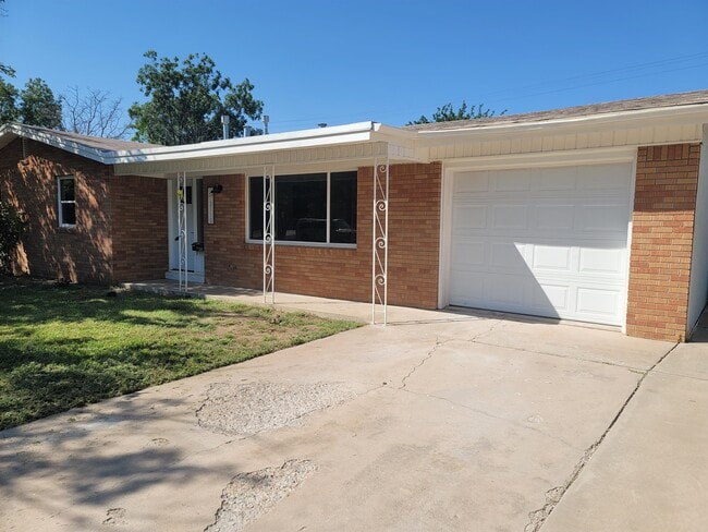 3110 Bandolina Ave in Roswell, NM - Building Photo - Building Photo