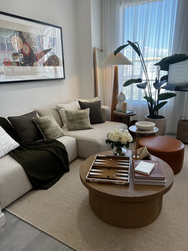 160 NW 27th St, Unit S2