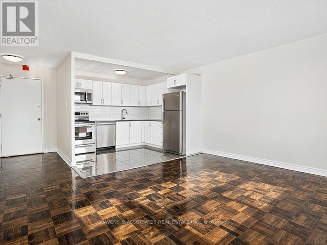 408-3101 EGLINTON Ave in Toronto, ON - Building Photo - Building Photo