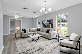 13703 Cologne Dr in Houston, TX - Foto de edificio - Building Photo