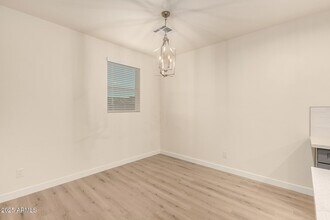 129 W Latona Rd in Phoenix, AZ - Foto de edificio - Building Photo