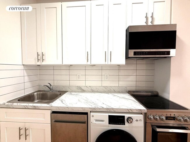 486 E 74th St in New York, NY - Building Photo - Building Photo