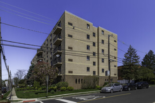 Park Renaissance Condominium in Hackensack, NJ - Foto de edificio - Building Photo