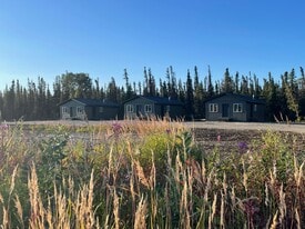 6737 W Queen Anne Ave in Wasilla, AK - Building Photo