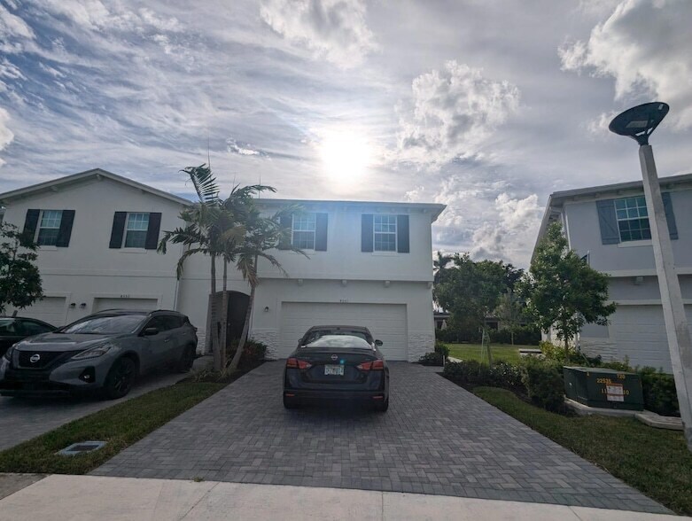 4351 Pond Lily Ln in Greenacres, FL - Foto de edificio