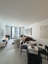 3011 NW 18th Ter, Unit A1 in Miami, FL - Foto de edificio - Building Photo