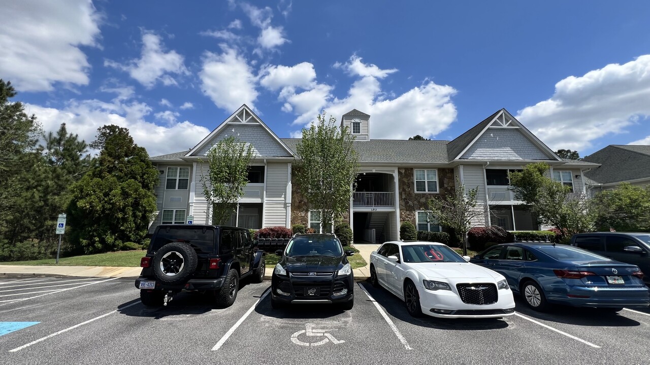350 Gallery Dr in Spring Lake, NC - Building Photo