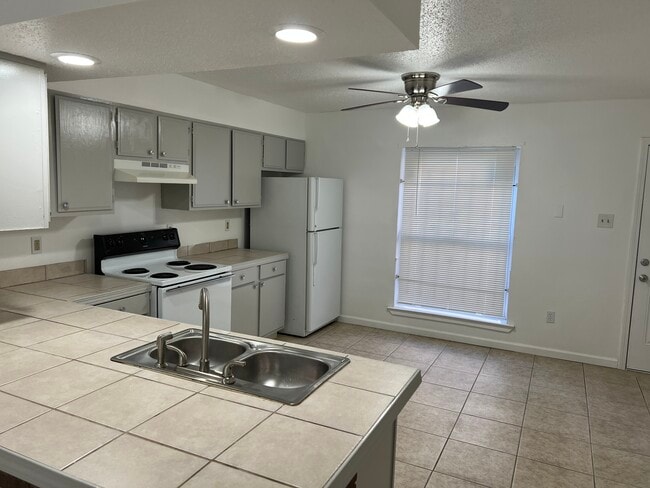 7825 Read Blvd in New Orleans, LA - Building Photo - Building Photo