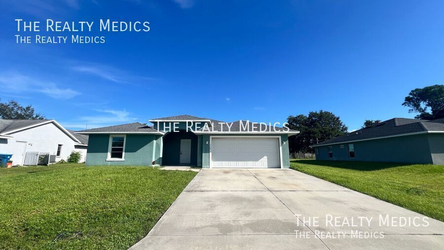 1245 Giralda Cir NW in Palm Bay, FL - Building Photo