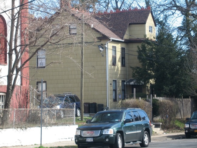 161 Stevens Ave in Mount Vernon, NY - Foto de edificio - Building Photo