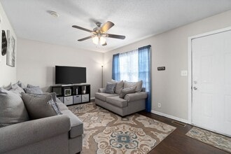 524 Gainey Dr in Oak Grove, KY - Building Photo - Building Photo