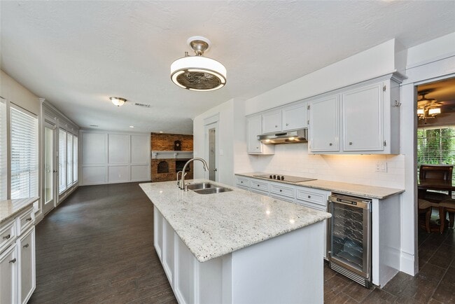 property at 2824 S Logrun Cir