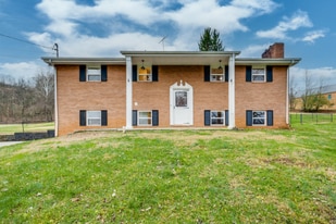 134 Howes Chapel Rd in Rogersville, TN - Building Photo