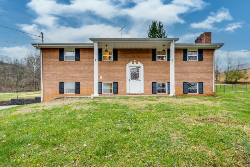 134 Howes Chapel Rd in Rogersville, TN - Foto de edificio