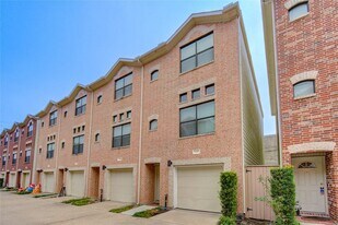 11315 S Main St, Unit 204 in Houston, TX - Building Photo