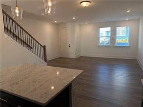 1605 Aeslin Dr NW in Atlanta, GA - Foto de edificio - Building Photo