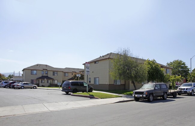 901-917 E Market St in Salinas, CA - Foto de edificio - Building Photo